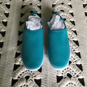 NWOT Freedom Fit Zone Slip-on Style Sneaker Sea foam Blue Green